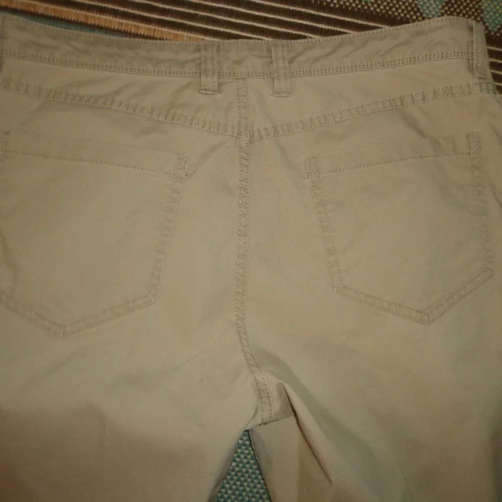IZOD Saltwater Straight Fit Chino Pants 36W x 32L Khaki Zip/Button Closure